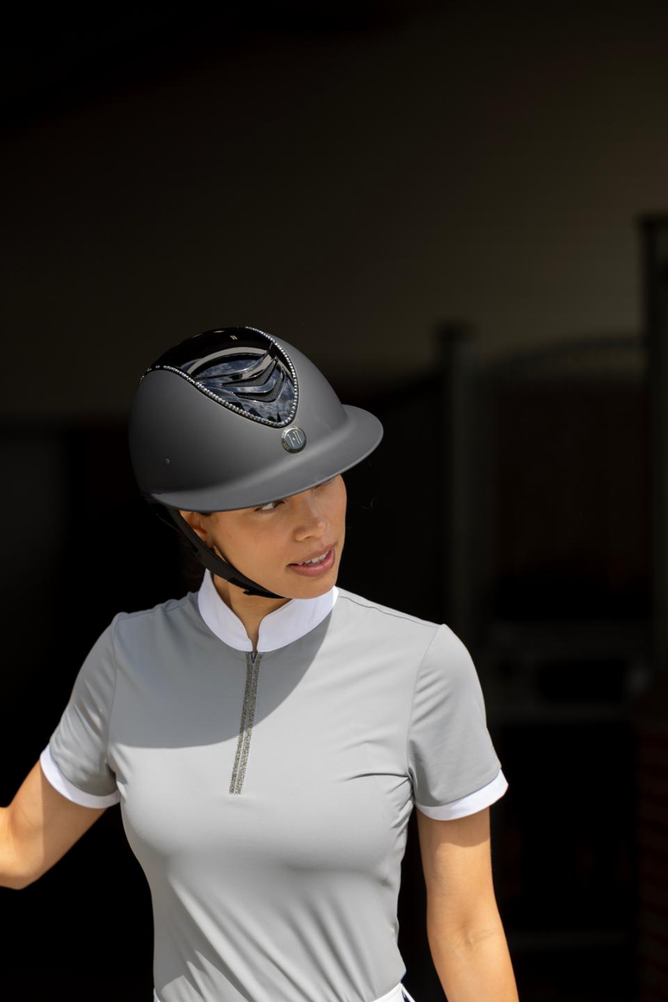 One K MIPS Avancé Lux ridhjälm - blank ovansida, svart swarovski pipe