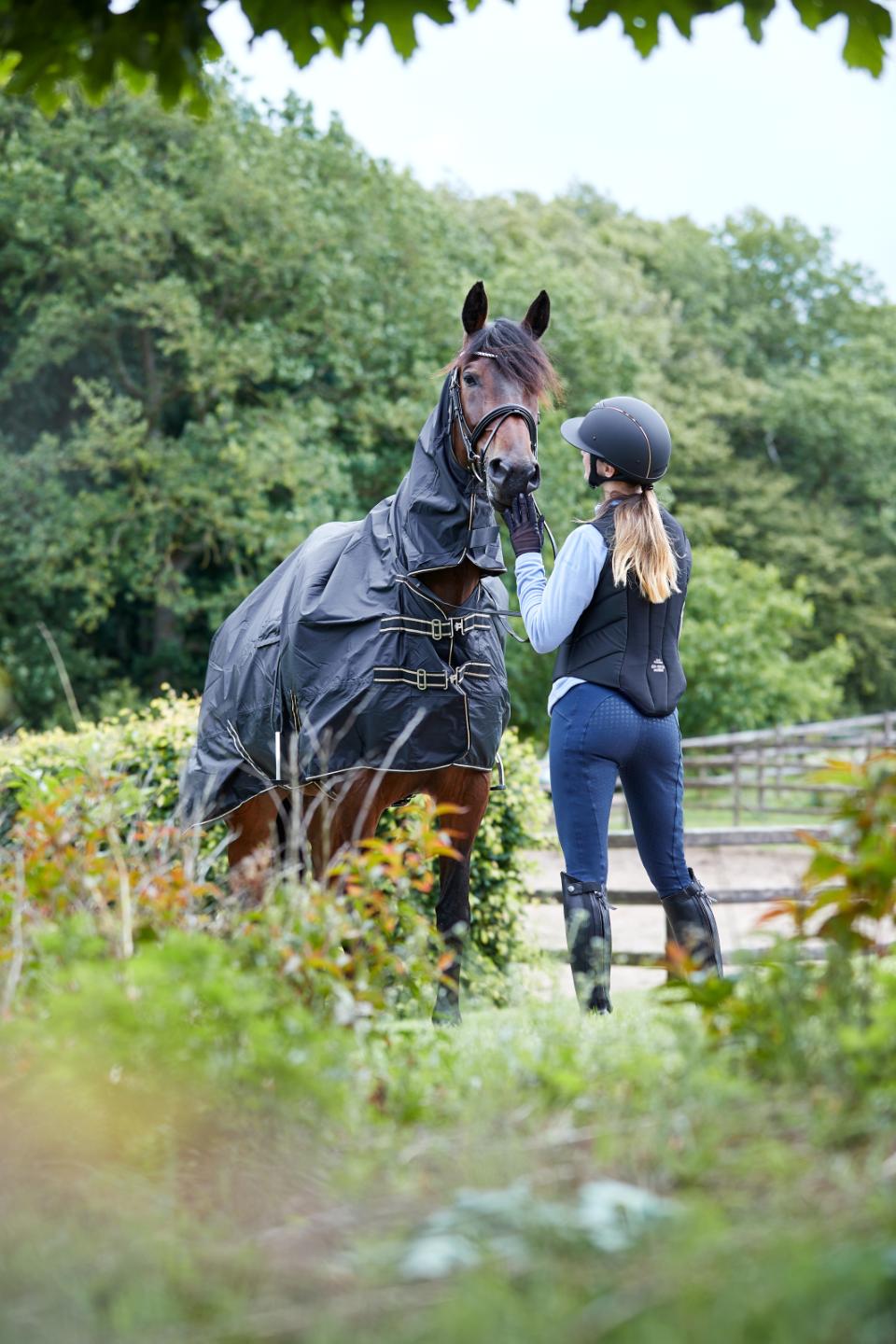 Equipage Montel vendbar rygbeskytter til voksne