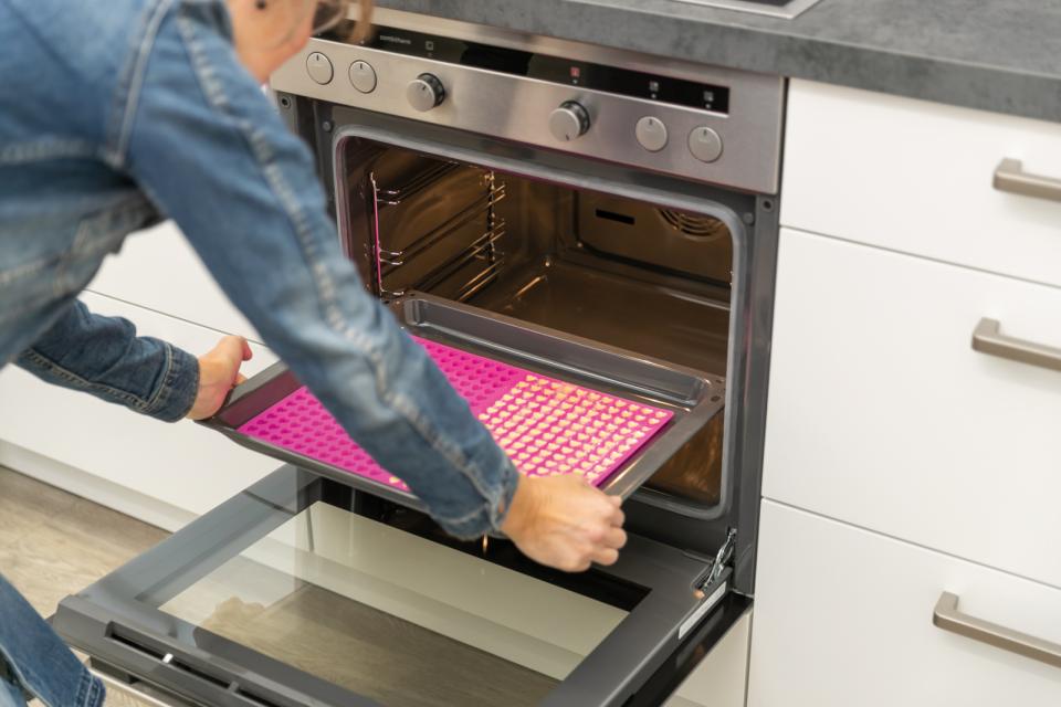 Silicone baking mat