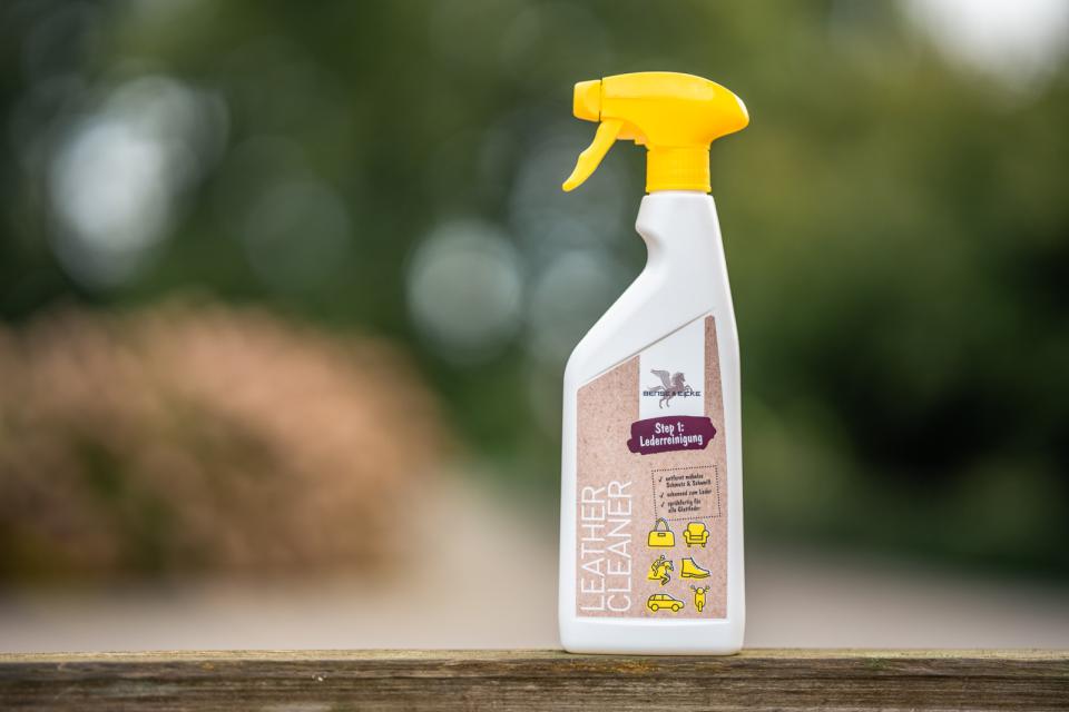 Bense & Eicke Leather cleaning - step 1