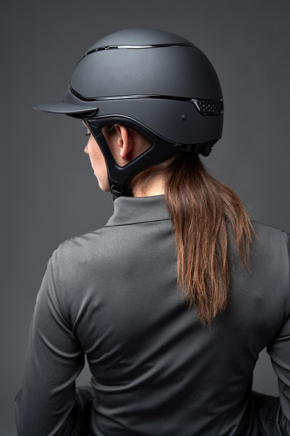 One K Xtreme ridhjälm - Glänsande detaljer