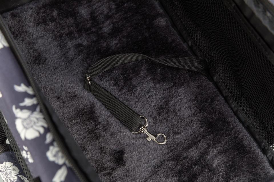 Trixie Carrier Adrina