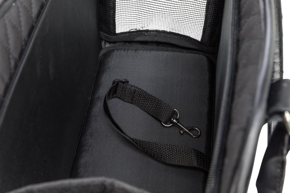 Amina carrier, 18 × 29 × 37 cm, black