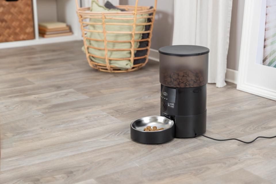 Trixie automatic food dispenser