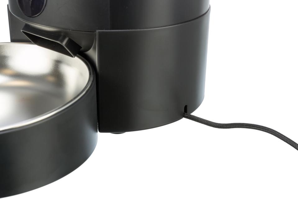 Trixie automatic food dispenser