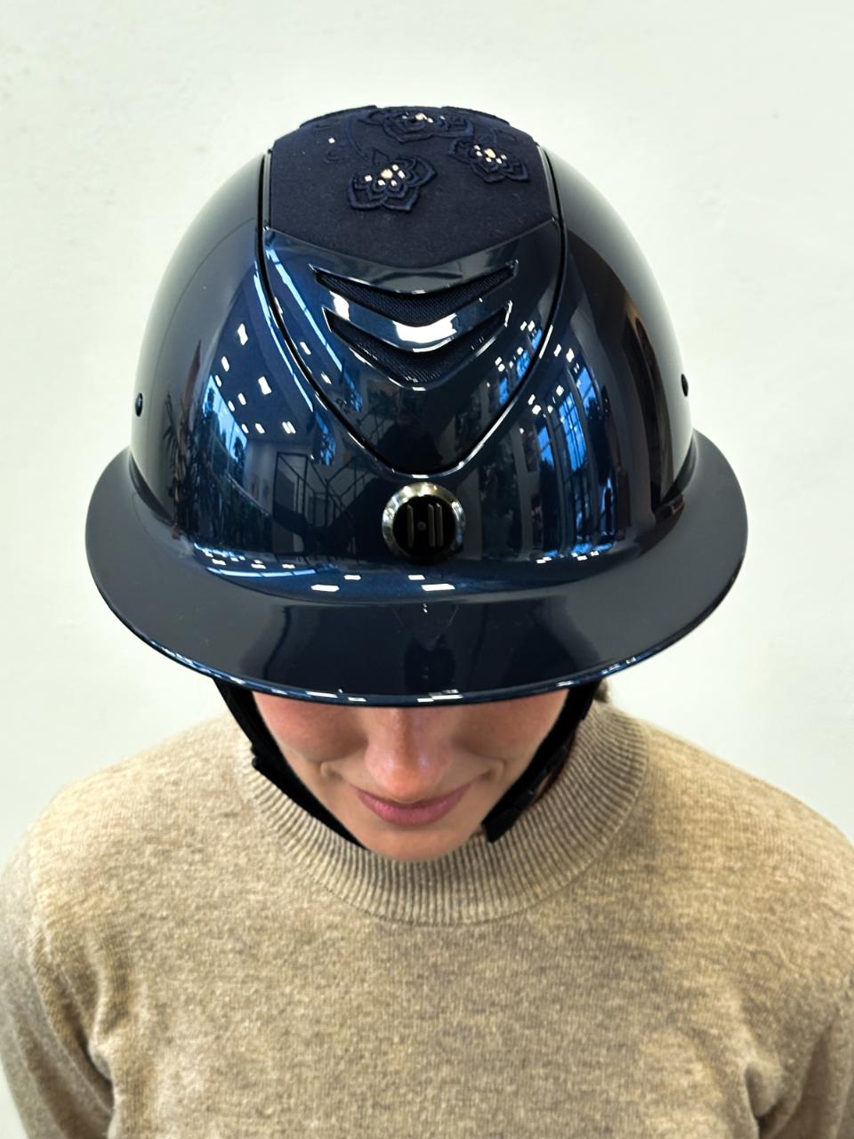 One K Avancé Reithelm – Besticktes Top, Chrompaspel