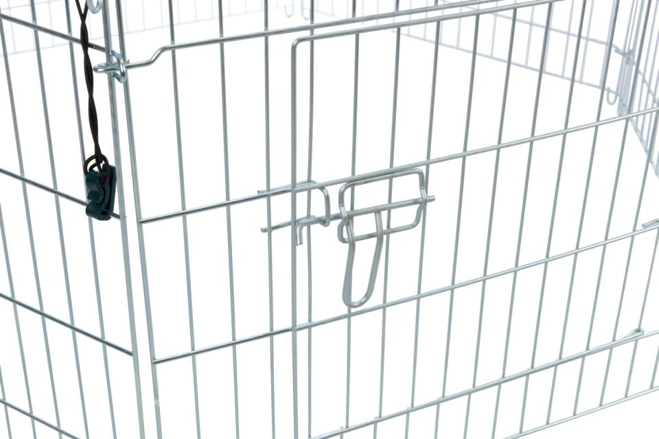 Freilaufgehege mit Schutznetz