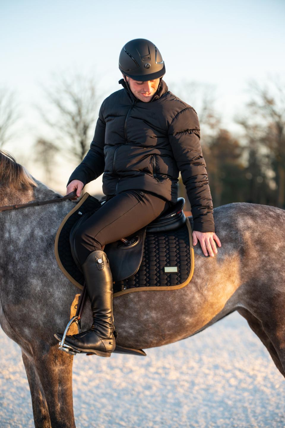 One K Xtreme ridhjälm - Glänsande detaljer