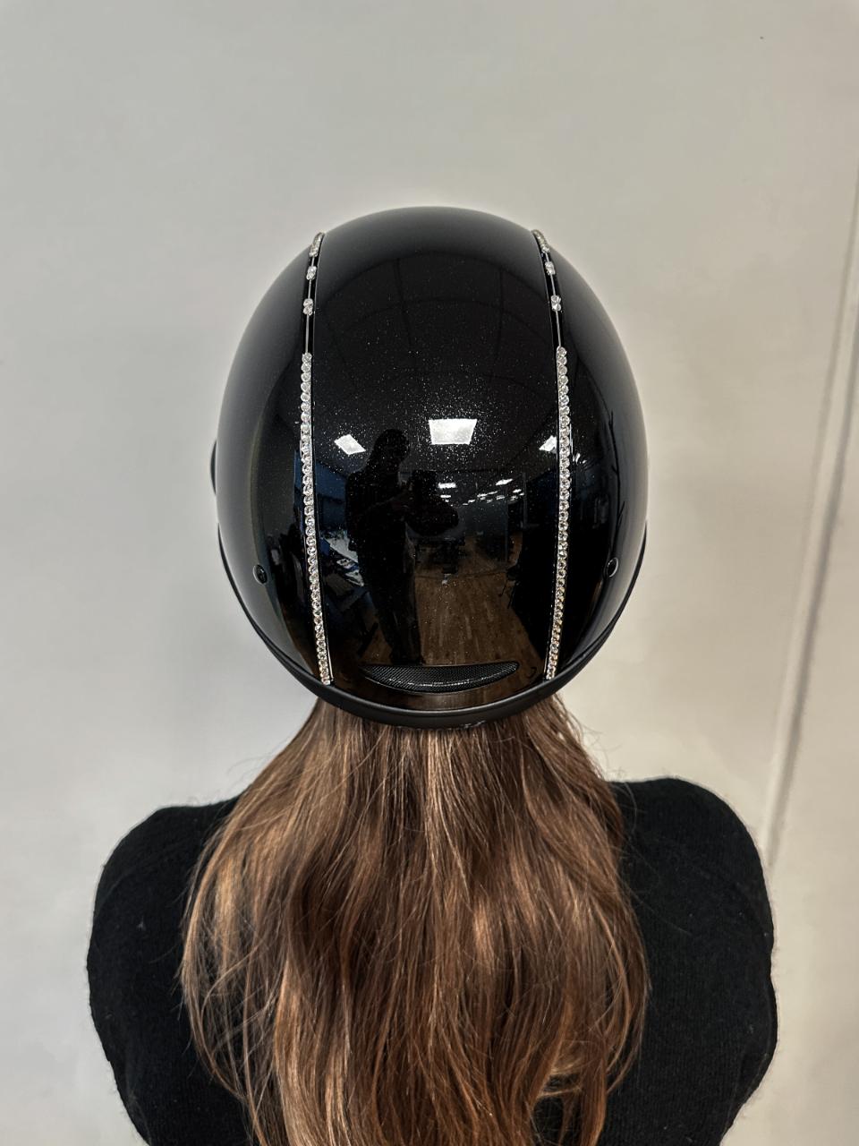 One K Avancé Lux ridhjälm - Skimmereffekt, swarovski pipe