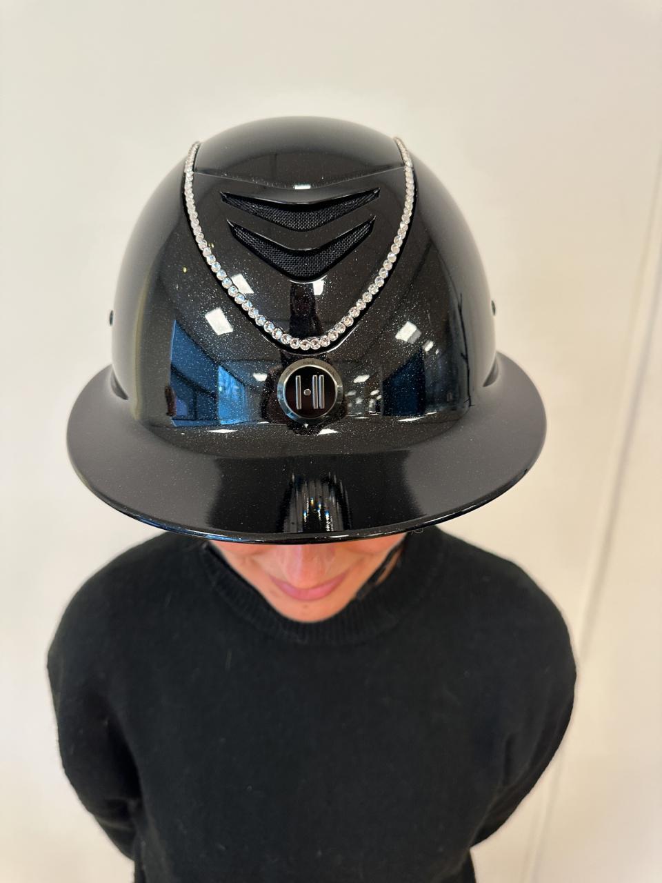 One K Avancé Lux ridhjälm - Skimmereffekt, swarovski pipe
