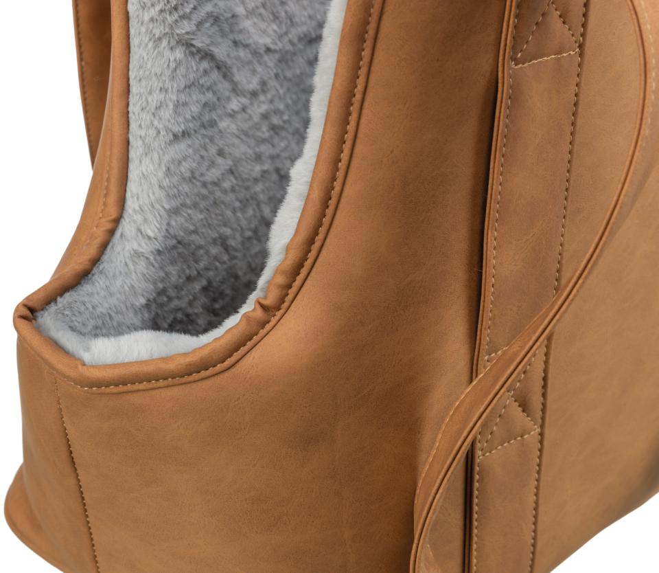 Trixie Evelyn carrier