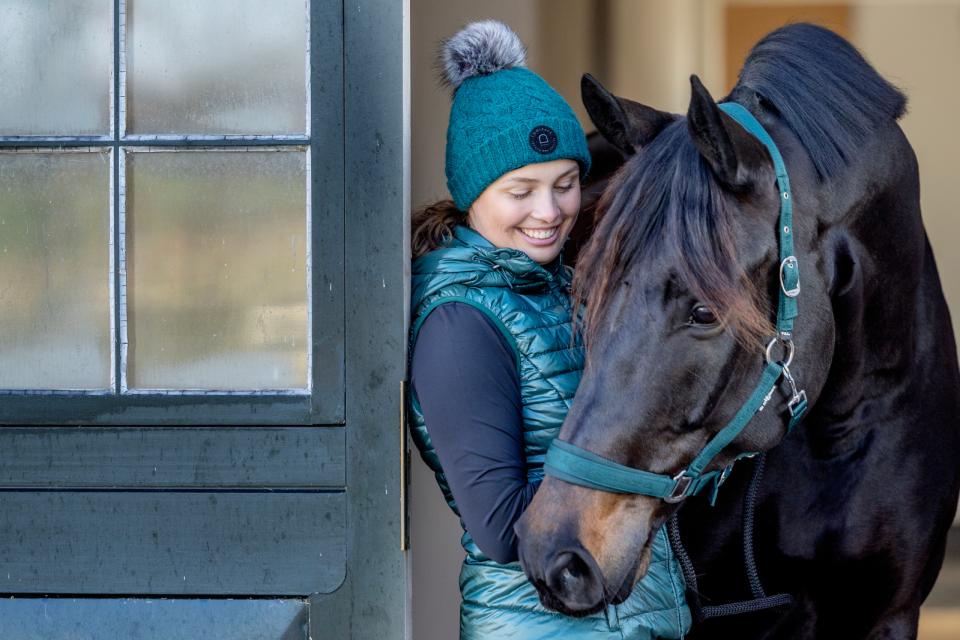 Equipage Vasili Strickmütze mit Kunstfellbommel