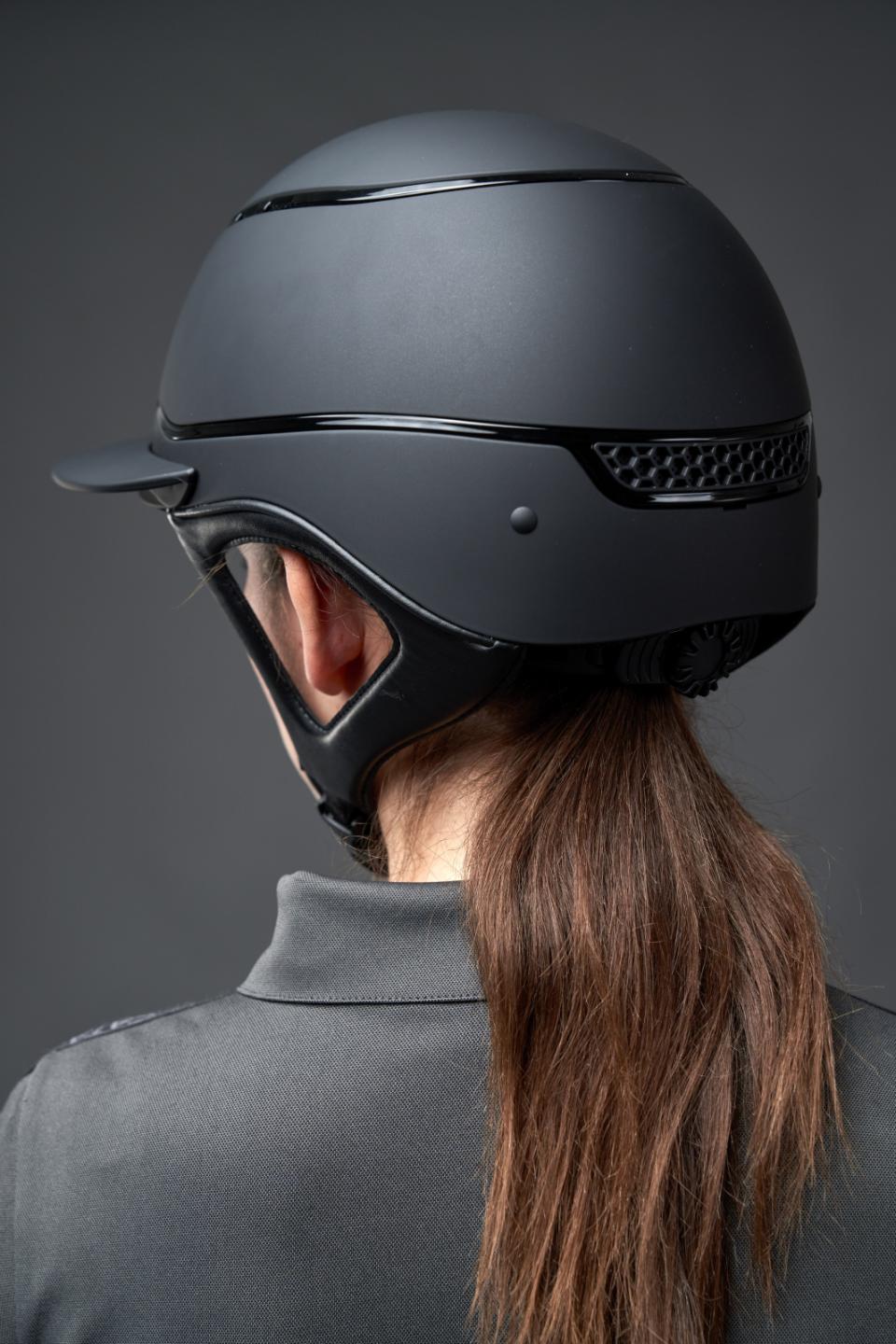 One K Xtreme ridhjälm - Glänsande detaljer