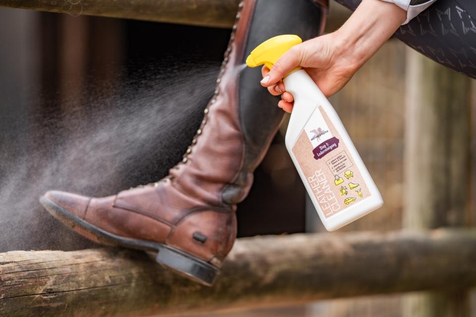 Bense & Eicke Leather cleaning - step 1