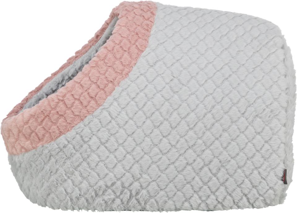 Trixie Cave Kaline Mio