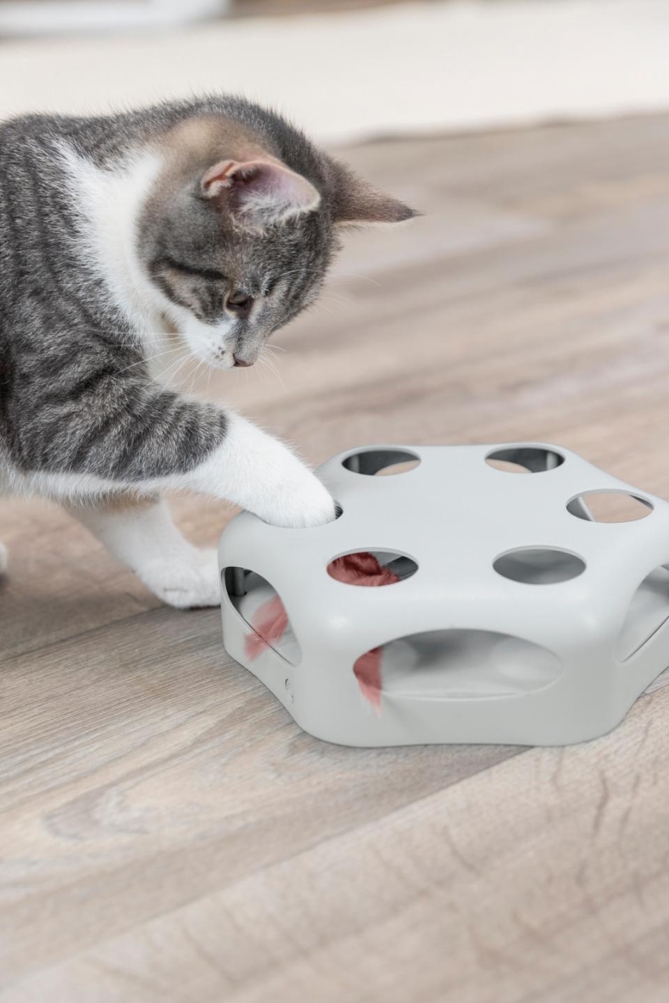 Turning Feather, Kunststoff