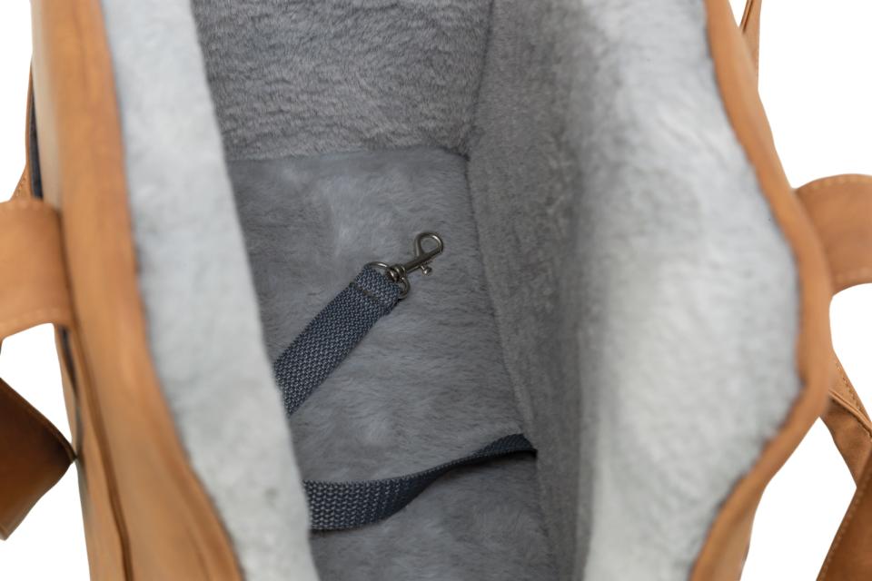 Trixie Evelyn carrier